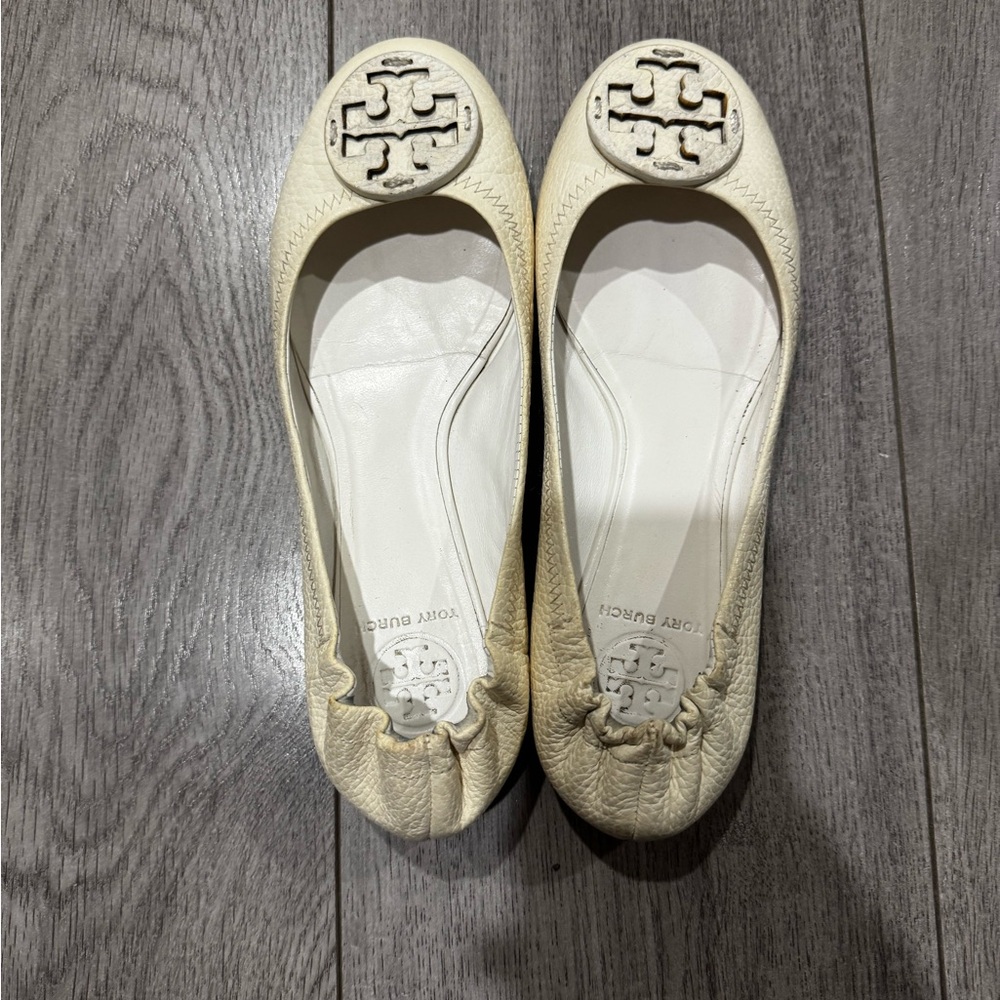 Tory Burch Cream Leather Flats with Medallion